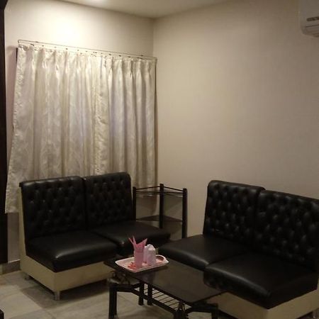 Continental Lodge Ingraj Bazar Екстериор снимка