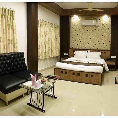 Continental Lodge Ingraj Bazar Екстериор снимка