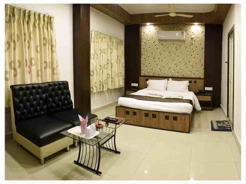 Continental Lodge Ingraj Bazar Екстериор снимка